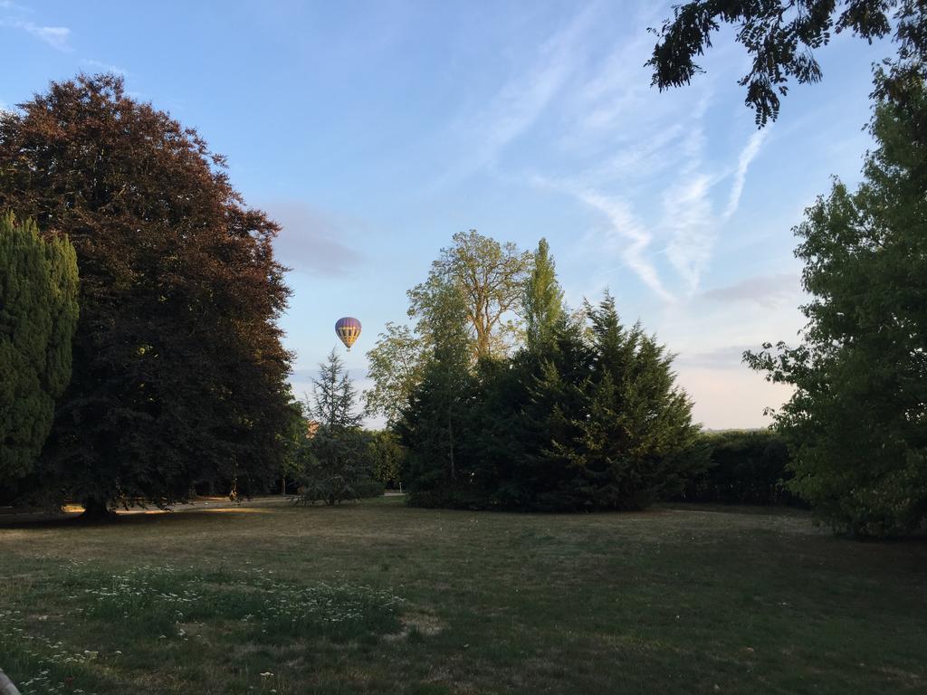 Chateau De La Folie Trie-Chateau Luaran gambar